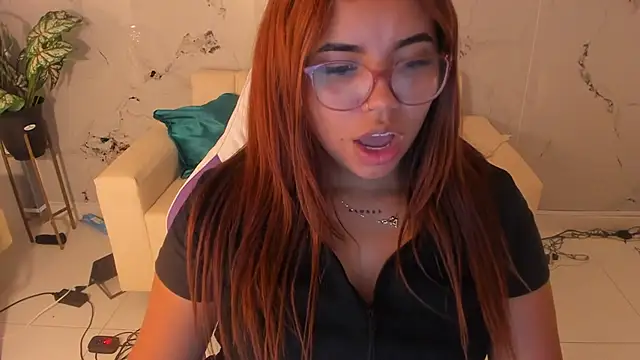 Snapshot of scarlett_enjoy1 chatting on 09-14-25, 05:45 scarlett enjoy1 online show from 09-14-25, 05:45