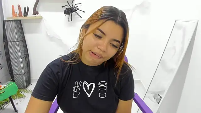 Snapshot of scarlett_enjoy1 chatting on 10-26-25, 03:18 scarlett enjoy1 online show from 10-26-25, 03:18