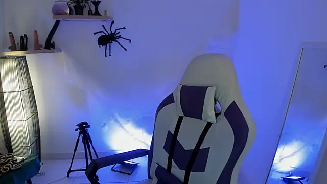 Snapshot of scarlett_enjoy1 chatting on 10-28-25, 01:03 scarlett enjoy1 online show from 10-28-25, 01:03