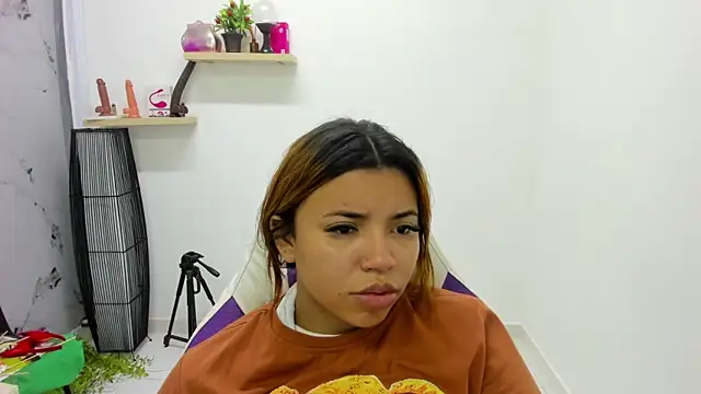 Snapshot of scarlett_enjoy1 chatting on 11-02-25, 01:35 scarlett enjoy1 online show from 11-02-25, 01:35