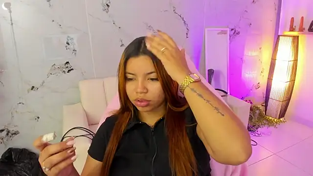 Snapshot of scarlett_enjoy1 chatting on 11-10-25, 01:32 scarlett enjoy1 online show from 11-10-25, 01:32