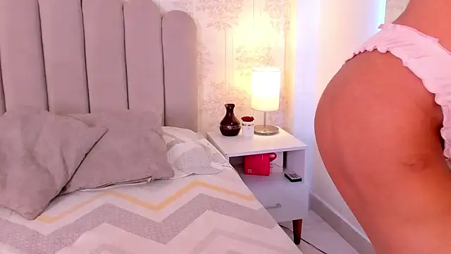 ShaynaHosk online show from 02-06-26, 07:02