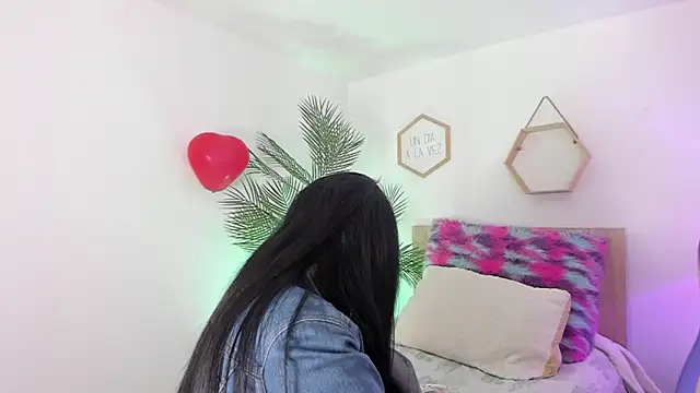 Hadid Jimenez  online show from 02-20-26, 09:15