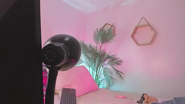 Hadid Jimenez  online show from 04-16-26, 07:47