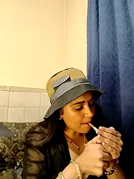 cute indianxo online show from 04-17-26, 06:00