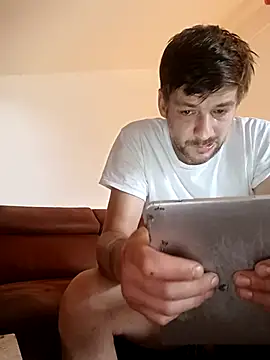 Snapshot of a7ex chatting on 09-13-25, 10:15 a7ex online show from 09-13-25, 10:15