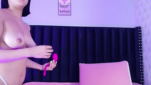 cutepetitee online show from 04-25-26, 07:11