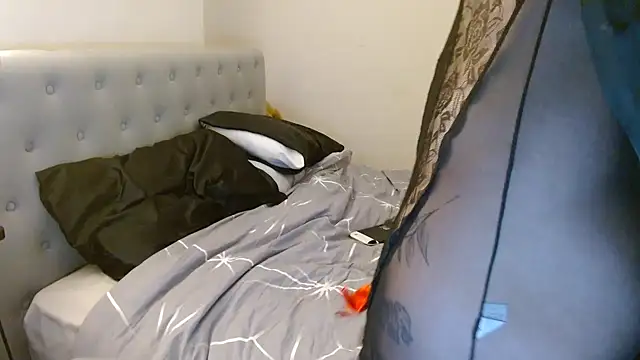 Snapshot of EmiWinters23 chatting on 11-08-25, 09:35 EmiWinters23 online show from 11-08-25, 09:35