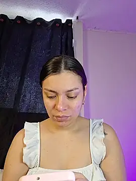 AmaiaSalvatore online show from 05-15-26, 08:16