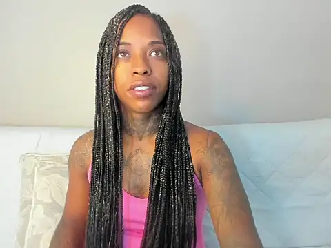 Snapshot of Pauline_Fox chatting on 09-18-25, 01:40 Pauline Fox online show from 09-18-25, 01:40