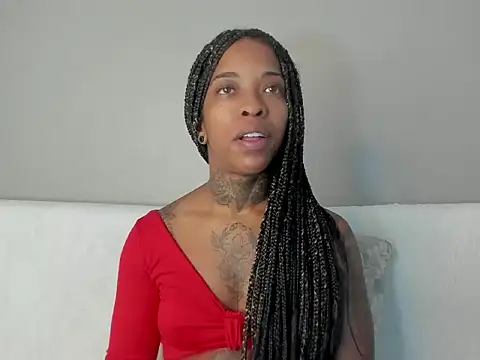 Snapshot of Pauline_Fox chatting on 09-25-25, 02:37 Pauline Fox online show from 09-25-25, 02:37