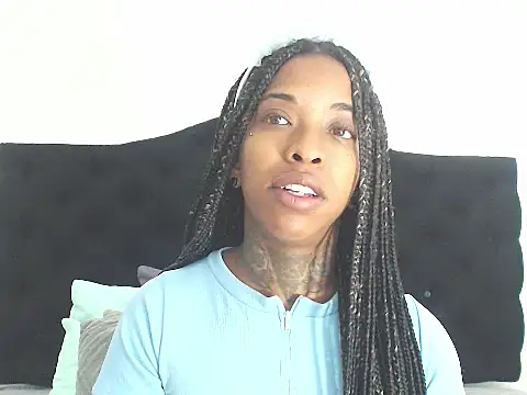 Snapshot of Pauline_Fox chatting on 10-04-25, 01:47 Pauline Fox online show from 10-04-25, 01:47