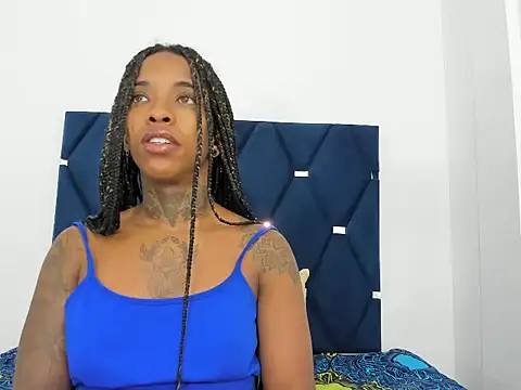 Snapshot of Pauline_Fox chatting on 10-15-25, 12:11 Pauline Fox online show from 10-15-25, 12:11