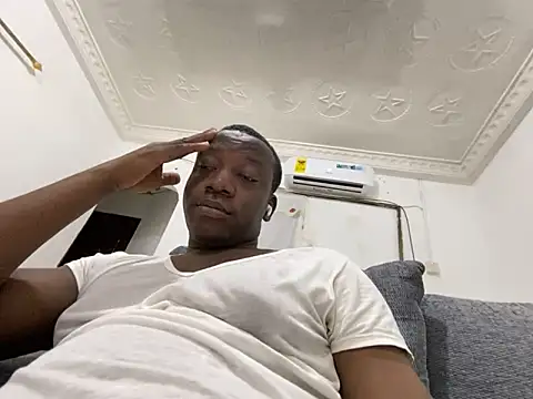 Snapshot of Atta-esi chatting on 10-25-25, 01:46 Atta-esi online show from 10-25-25, 01:46