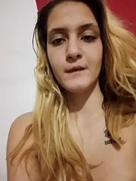 Snapshot of Themaskedgirl21 chatting on 12-14-25, 03:39 Themaskedgirl21 online show from 12-14-25, 03:39