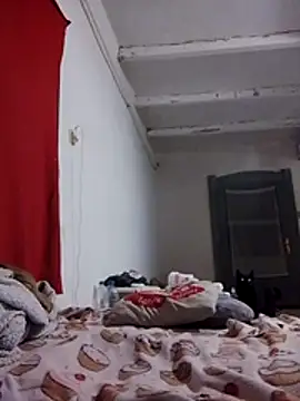 Snapshot of Themaskedgirl21 chatting on 12-18-25, 05:19 Themaskedgirl21 online show from 12-18-25, 05:19