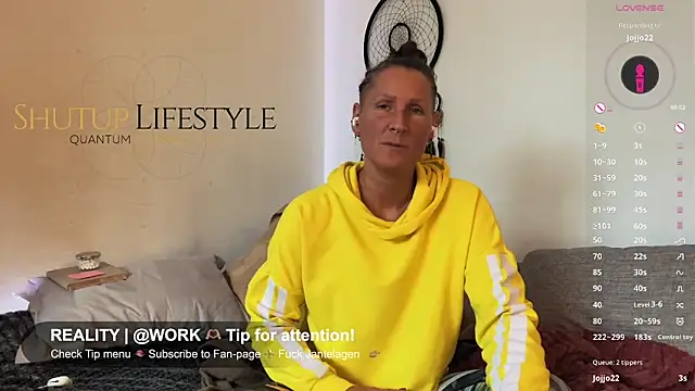 Snapshot of SwingWingWomanSweden chatting on 12-04-25, 11:08 SwingWingWomanSweden online show from 12-04-25, 11:08