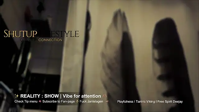 Snapshot of SwingWingWomanSweden chatting on 12-17-25, 09:43 SwingWingWomanSweden online show from 12-17-25, 09:43