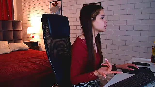 UliaNeer online show from 04-16-26, 05:08