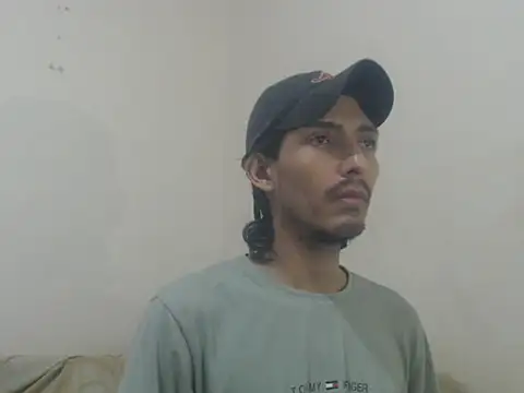 Snapshot of snackontime18 chatting on 05-19-26, 03:46 snackontime18 online show from 05-19-26, 03:46