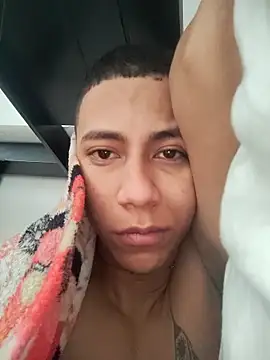 Snapshot of Davig4 chatting on 10-06-25, 02:25 Davig4 online show from 10-06-25, 02:25