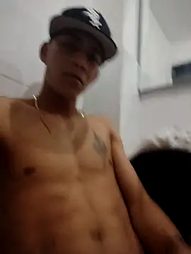 Snapshot of Davig4 chatting on 11-06-25, 11:37 Davig4 online show from 11-06-25, 11:37