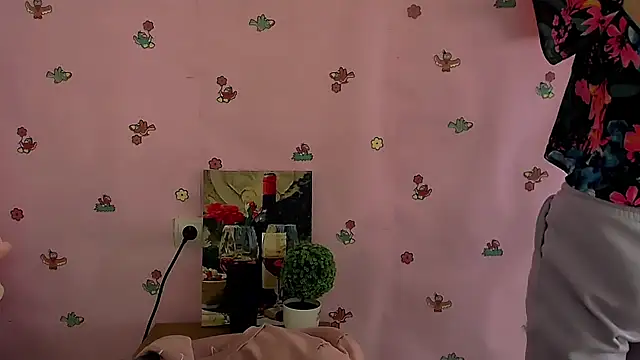 Snapshot of FeelMe__ chatting on 10-31-25, 10:49 FeelMe online show from 10-31-25, 10:49