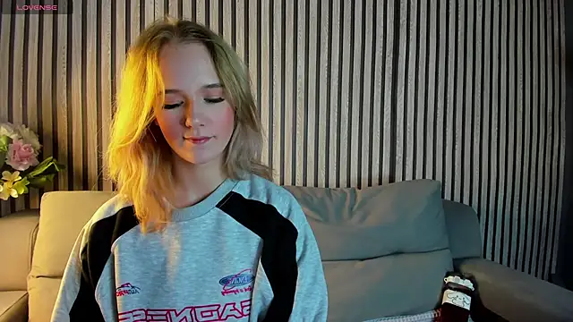 Snapshot of Casey_Sweeet chatting on 09-29-25, 08:08 Casey Sweeet online show from 09-29-25, 08:08