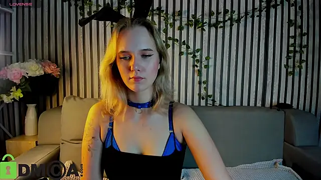 Snapshot of Casey_Sweeet chatting on 10-28-25, 03:58 Casey Sweeet online show from 10-28-25, 03:58