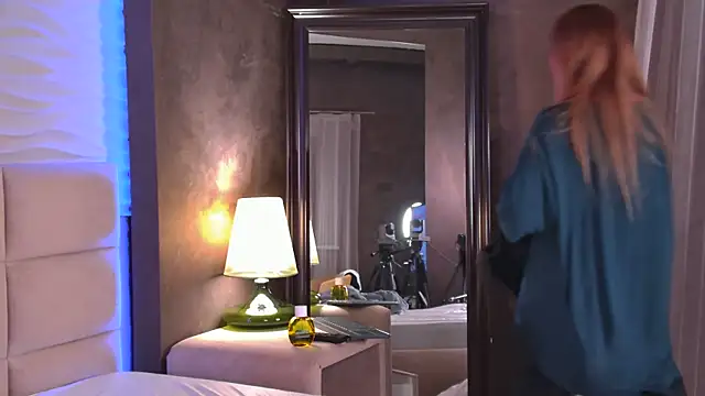 AriWild online show from 03-24-26, 05:01