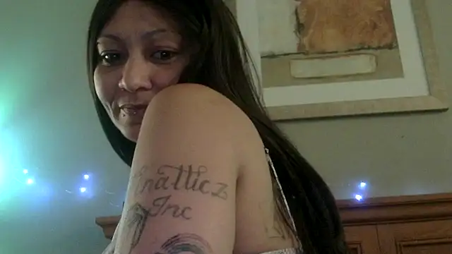 Snapshot of Flossee chatting on 03-04-26, 01:22 Flossee online show from 03-04-26, 01:22