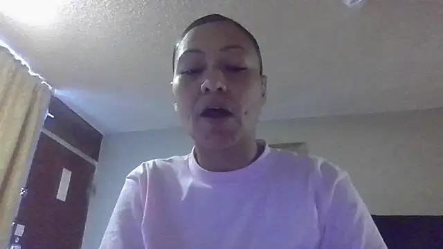 Snapshot of Flossee chatting on 03-22-26, 10:02 Flossee online show from 03-22-26, 10:02