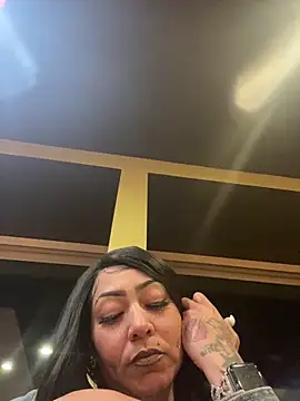 Snapshot of Flossee chatting on 04-05-26, 08:33 Flossee online show from 04-05-26, 08:33