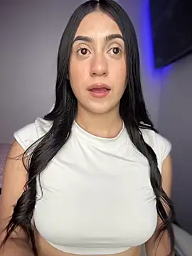 Snapshot of isabela_l chatting on 09-26-25, 07:51 isabela l online show from 09-26-25, 07:51