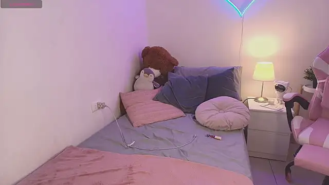 Snapshot of IsabelCortes chatting on 12-03-25, 03:36 IsabelCortes online show from 12-03-25, 03:36