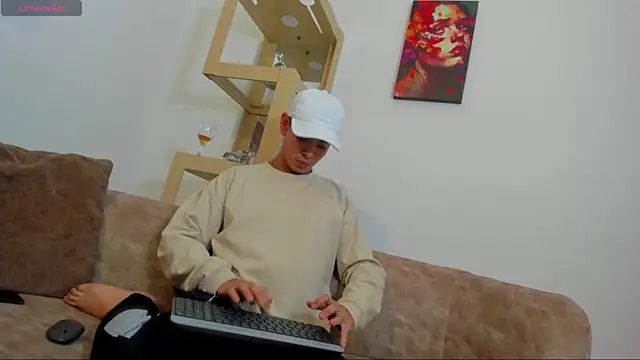 LoganTwink18 online show from 01-11-26, 05:12