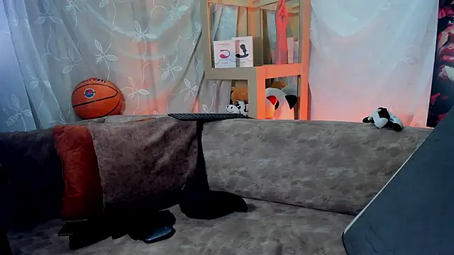 LoganTwink18 online show from 04-08-26, 02:28