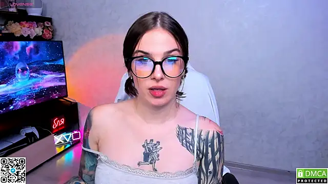 Snapshot of Arya_deepthroat_queen chatting on 09-27-25, 12:59 Arya deepthroat queen online show from 09-27-25, 12:59