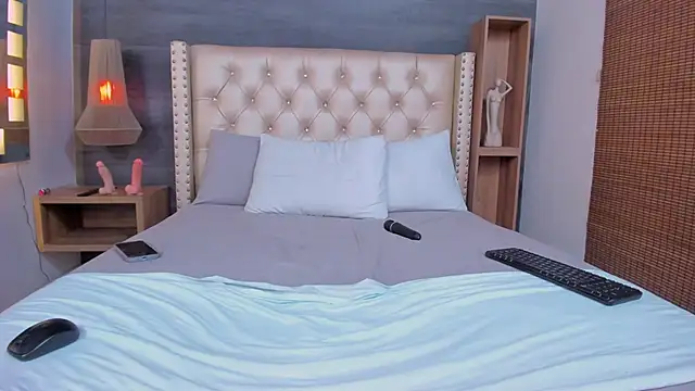 Snapshot of chihiro02 chatting on 09-08-25, 08:19 chihiro02 online show from 09-08-25, 08:19