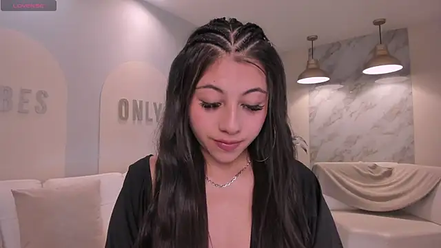 Snapshot of EsmeraldaGrace1 chatting on 10-02-25, 03:24 EsmeraldaGrace1 online show from 10-02-25, 03:24