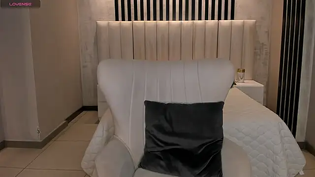 AmbarJames  online show from 04-04-26, 12:02