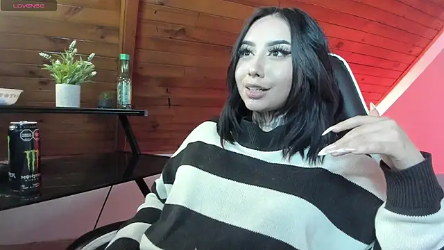 Snapshot of _Morrigan_ chatting on 11-12-25, 07:53 Morrigan online show from 11-12-25, 07:53