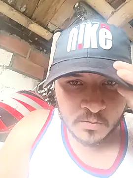 Snapshot of santiii___12 chatting on 10-22-25, 07:13 santiii   12 online show from 10-22-25, 07:13