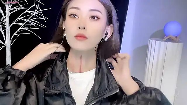 xiaoyue8888 online show from 09-22-25, 12:01