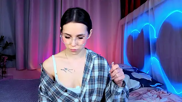 -CindyLou online show from 02-04-26, 05:24