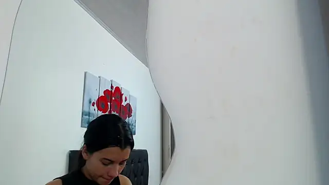 Snapshot of pinky_f00x chatting on 10-31-25, 08:21 pinky f00x online show from 10-31-25, 08:21