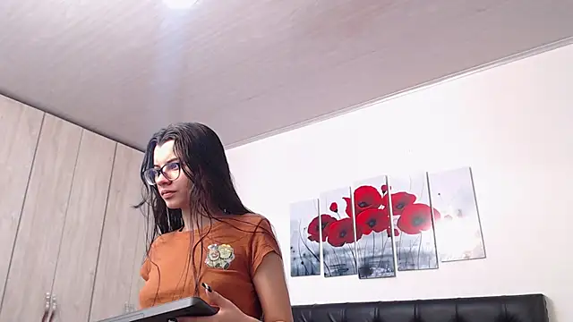 Snapshot of pinky_f00x chatting on 11-08-25, 07:34 pinky f00x online show from 11-08-25, 07:34