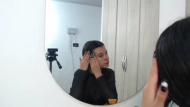 Snapshot of pinky_f00x chatting on 11-15-25, 09:00 pinky f00x online show from 11-15-25, 09:00