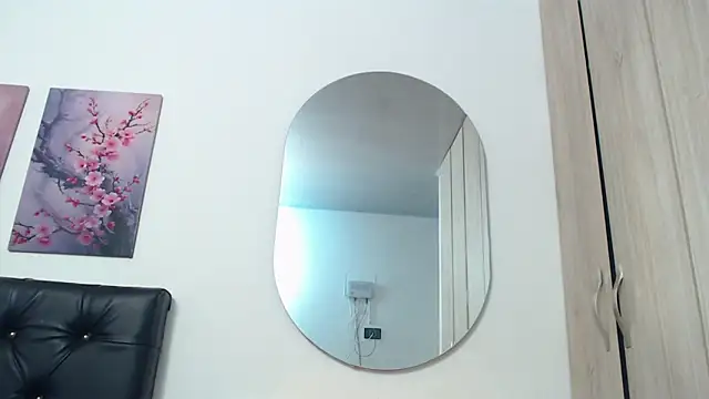 Snapshot of pinky_f00x chatting on 11-18-25, 08:02 pinky f00x online show from 11-18-25, 08:02