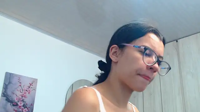 Snapshot of pinky_f00x chatting on 11-22-25, 08:08 pinky f00x online show from 11-22-25, 08:08